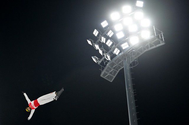 赵丽颖《有翡》再曝新路透 Boss暖心为助理撑伞 2019-10-17 近日，赵丽颖拍摄电视剧《有翡》又曝出一组新路透。